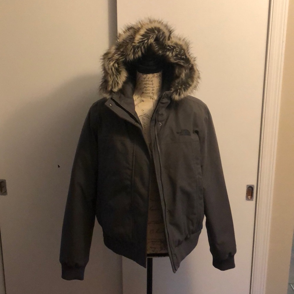 Woman’s Large North Face Bomber Jacket